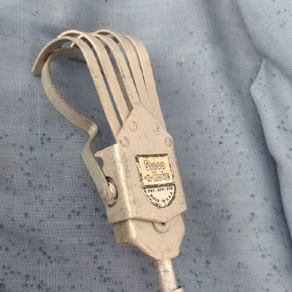 Vintage Scoop-M-Rake Metal Tool Expandable - Picture 1 of 2